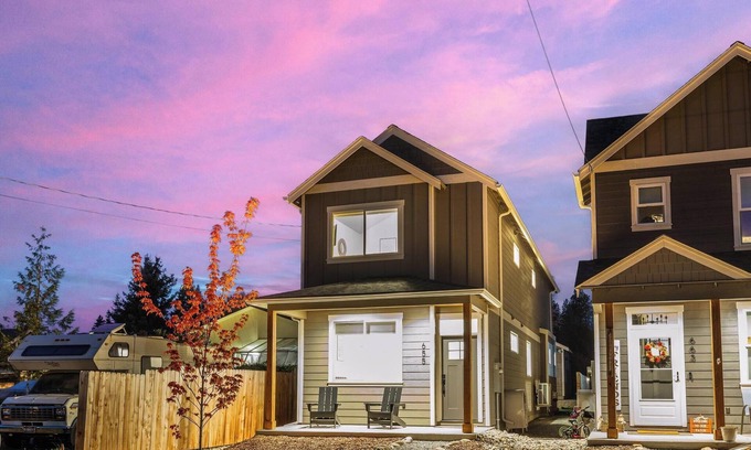 Ponderay House | Stylish Sandpoint Retreat Near Downtown & Lake - EV Charger + Family-Friendly