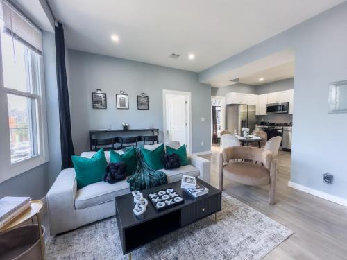 Harrison Apartment | Stylish Secret, 1 FREE Parking, Sleeps 8, Walk to train and Red Bull Arena, 20 Percent OFF