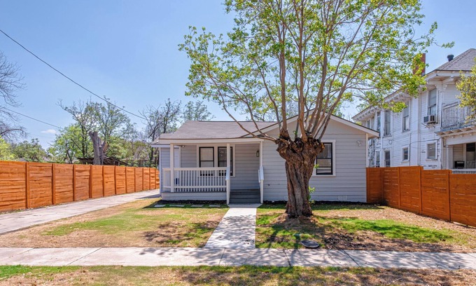 Denver Heights House | Stylish & Spacious Comfort 4BR/3BA Downtown Gem!