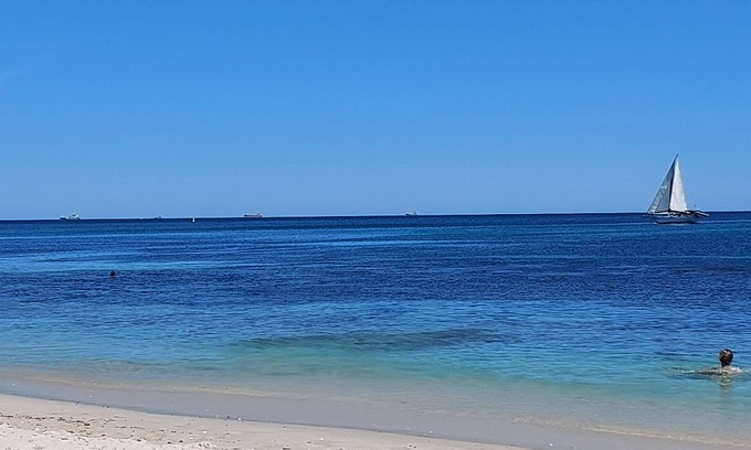 Cottesloe Apartment | Stylish, spacious Cottesloe Apartment with amazing ocean and sunset views
