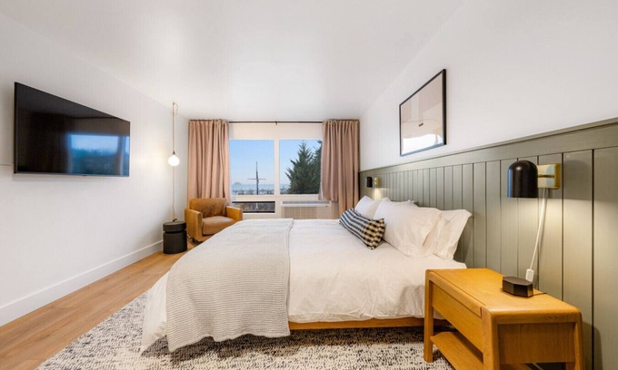 Juneau Apartment | Stylish Stay by Harbor | Walkable Hotspot