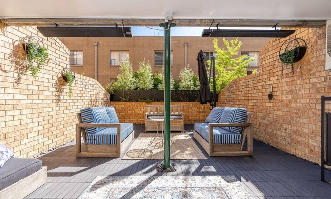 Manuka Apartment | Stylish Stay in Griffith 3 mins from Kingston