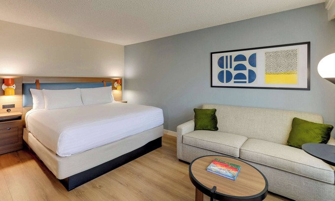 Mayo Clinic House | Stylish Stay in Scottsdale w/Pool, Gym & Near Mayo Clinic Campus Scottsdale!