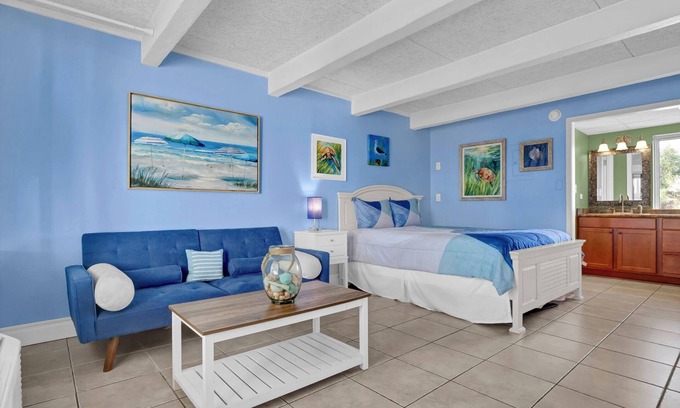 Wrightsville Beach Condo | Stylish Studio Near Wrightsville Beach | Pool, Elevator, Walk to Dining