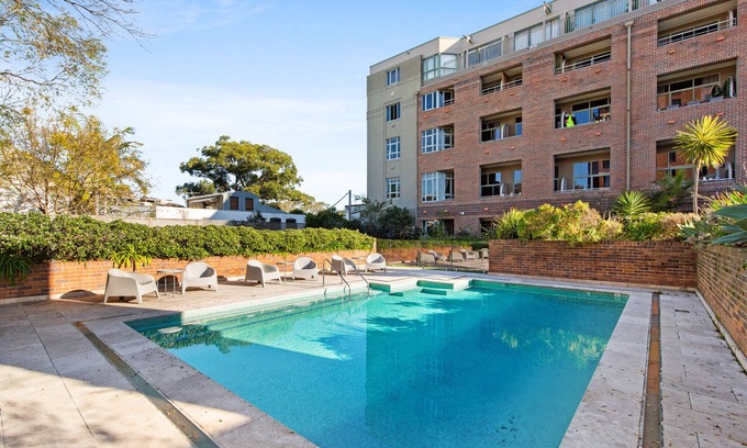 Newtown Apartment | Stylish Studio in the Heart of Newtown with Pool