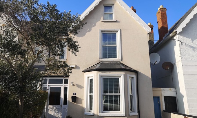 Dollymount House | Stylish studio own entrance in Victorian House