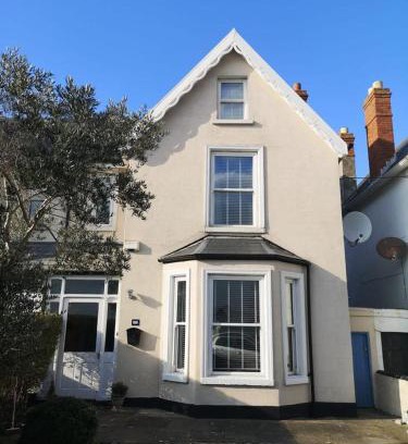 Dollymount Apartment | Stylish studio own entrance in Victorian House