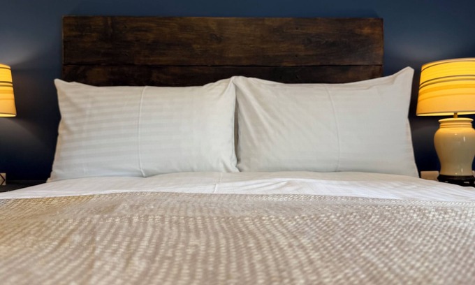 Chard Apartment | Stylish Studio with Kitchenette - Double En-suite