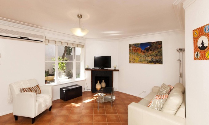 Subiaco Apartment | Stylish Subiaco terrace accommodation