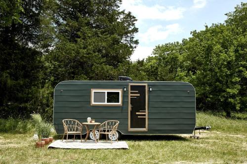 Scottsboro House | Stylish Tennessee Glamping Rental for a Getaway near Nashville