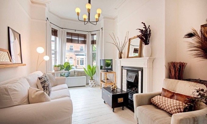 Trafford House | Stylish Town House in Greater Manchester