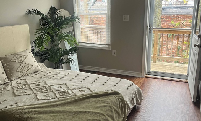 Downtown Baltimore House | Stylish Townhouse by Carrol Park, M&T Bank Stadium