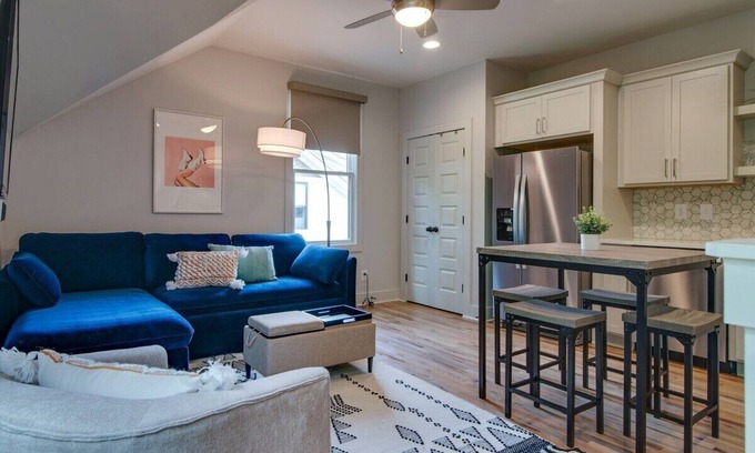 Greenwood House | Stylish Townhouse For 6 <10 Min From Broadway