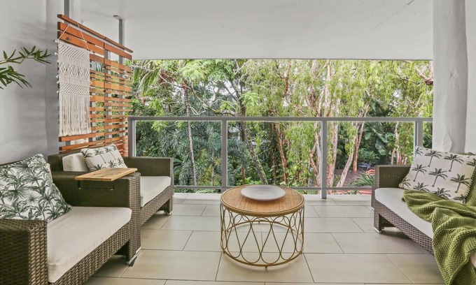 Palm Cove Condo | Stylish Tropical Escape in Palm Cove – Resort Condo with Balcony & Pool Views