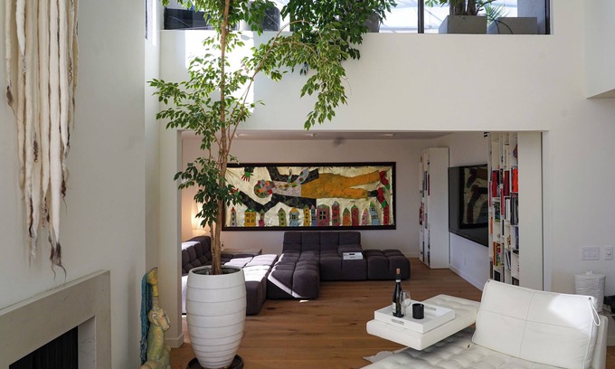 Beverly Hills Apartment | Stylish WEHO Penthouse with roof garden in prime LA Location