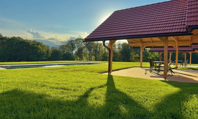 Rassach Ski Chalet | Stylish Wood Chalet with Heated Pool – Quiet Location, Forest & Meadows, Styria