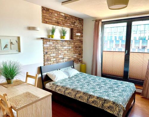 Warszawskie Apartment | Stylowe studio z parkingiem - 3 minuty od Dworca & Galerii Krakowskiej