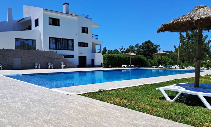 Castelo House | Suíte c/wc privado, sala e terraço na Casa das Vinhas em Sesimbra
