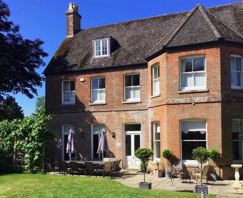 Christchurch House | Substantial 6 bed House in Christchurch Dorset