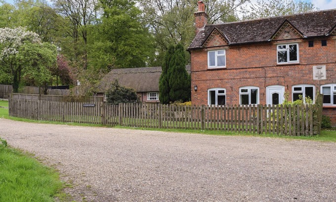 Basingstoke Cottage | Such a stunning and rural location, perfect for long walks and relaxing.