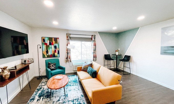 Midtown Apartment | Suite #1 Modern One Bedroom in Midtown, OKC!