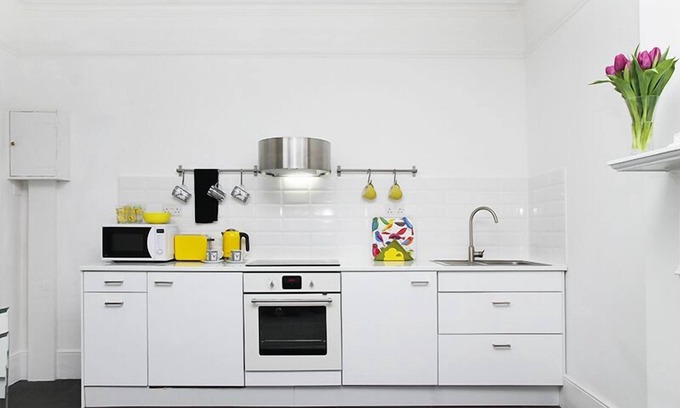 Belsize Apartment | Suite 9 Blissful, Bright 1 bedroom suite in quiet rd in Belsize Park