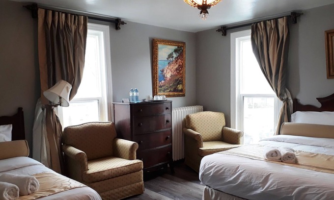 Niagara Falls House | SUITE C NIAGARA BLUES (JFK)