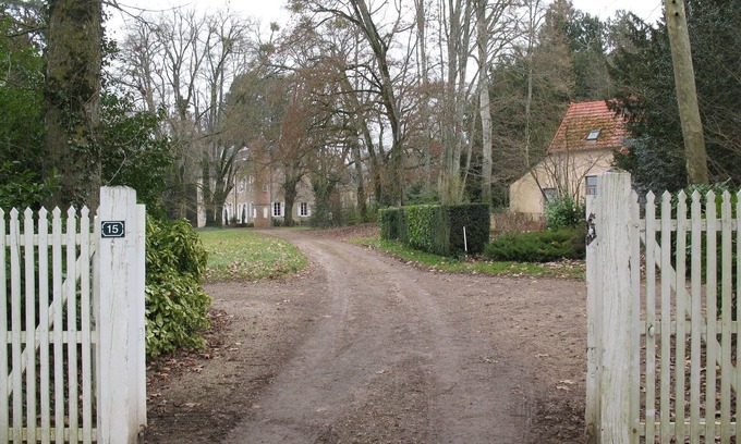Ourouer-les-Bourdelins House | Suite de 2 Chambres Dans la Maison du Jardinier du Château de Chalivoy-la-noix