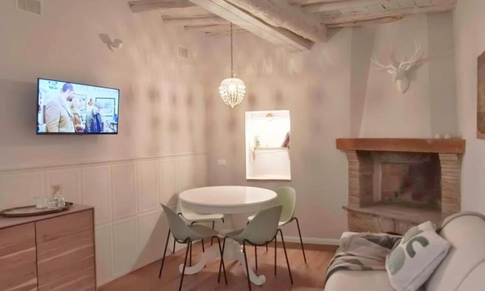 Caprarola House | Suite Farnese "La Luisella" - Grazioso appartamento storico adiacente a Palazzo Farnese