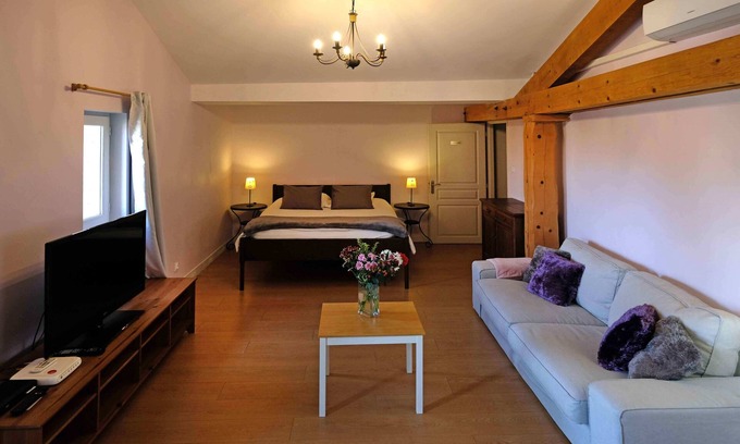 Saint-Nicolas-de-la-Grave Apartment | Suite Elise - Studio Indépendant Pour 2 Personnes