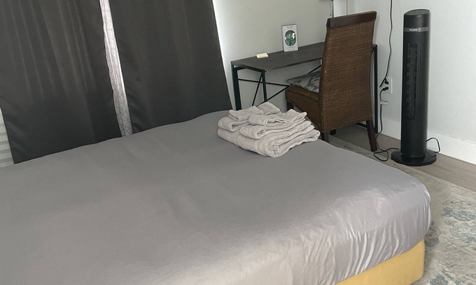 Dania Beach House | Suíte in Dania Beach close to: FLL airport, Port of Everglades, and the beach.