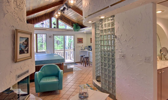 Mayfield Bed & Breakfast | Suite with private sauna & Jacuzzi on Lake Dubonnet located near Traverse City