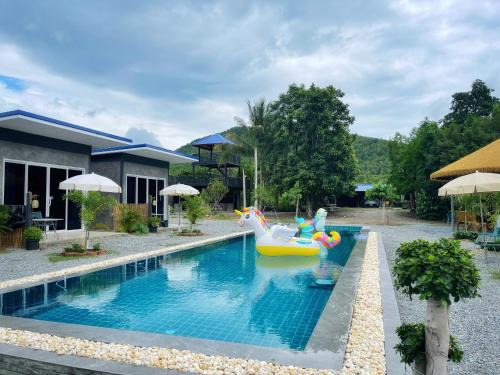 Dan Chang Bed & Breakfast | Sukcharoen Farm