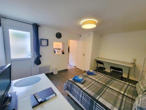 L'Economie Apartment | SULLY Studio 24 m2 Paris Nord