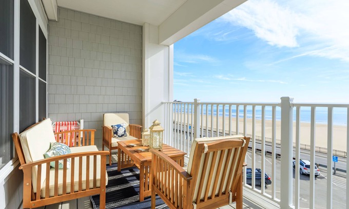 Hampton Condo | Summer bliss in our Hampton Beach oceanfront 2BR condo awaits!