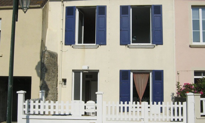 Arromanches-les-Bains House | Summer house with 3 main rooms 42m2 with sea view.