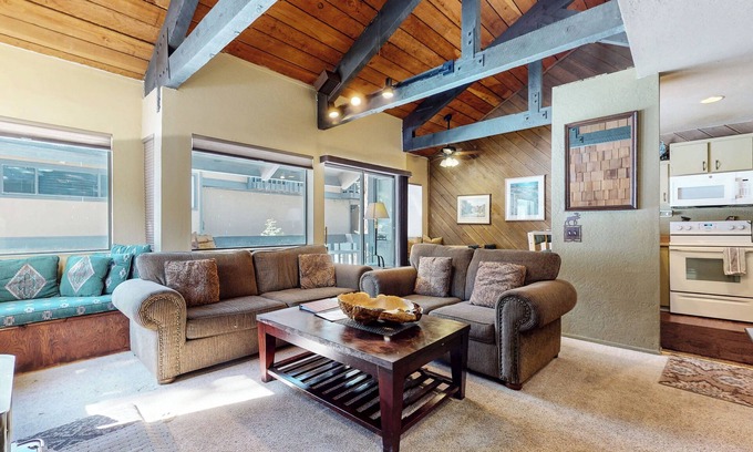Majestic Pines Condo | Summer Mammoth Get-A-Way! Near the Sierra Star Golf Course and Pool On-site!