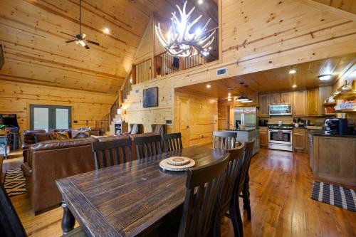Broken Bow House | Summer Moon Lodge - For Up to 8 People Minutes from Beavers Bend