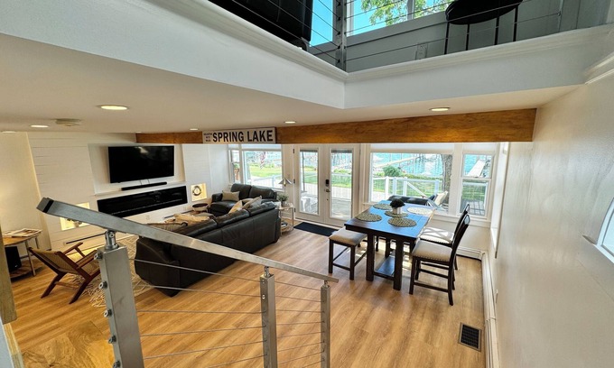 Spring Lake House | Summer on Spring Lake Waterfront! Boat Dock, 180 Degree Views! 4 Bedroom/2 Bath