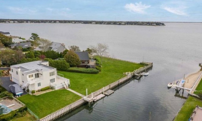 Hampton Bays House | Summer Rental - Hampton Bays Waterfront- FULL MONTH ONLY August - Labor Day