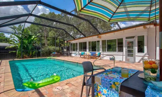 South Bradenton House | Summer Sizzle: Save 30% on August -September!