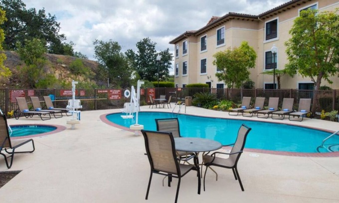 Thousand Oaks House | Summer Travel Getaway! 3 Units w/ Full Kitchens, Work Space, Fitness Center