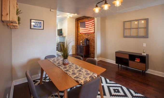 Pittsburgh Apartment | Summit Serenity Retreat – Cozy 2-Bedroom Getaway!