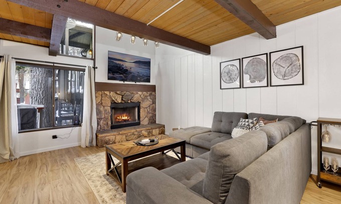 Big Bear Lake Condo | Summit View Basecamp Ski Haus Condo Big Bear Lake