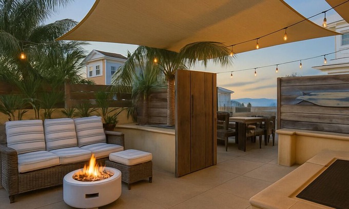 Silver Strand House | Sun-Kissed in SilverStrand | Rooftop Deck + Dogs!