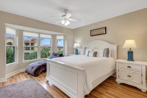 Bradenton Beach House | Sun Kissed Villa by SkyRun Anna Maria