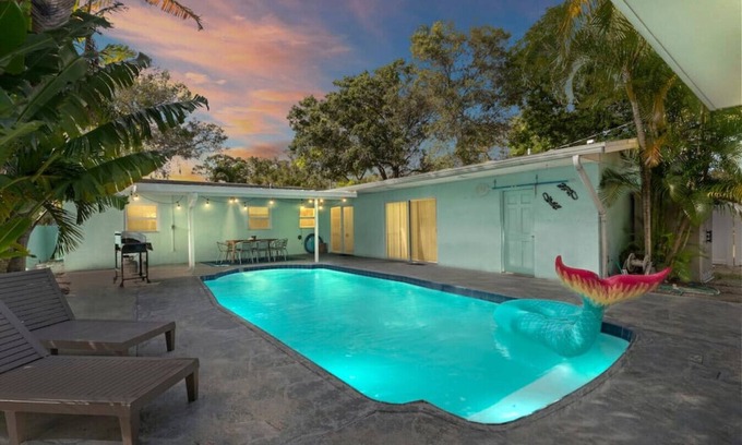 Pinellas Park House | Sun | POOL | Palm Tree Oasis