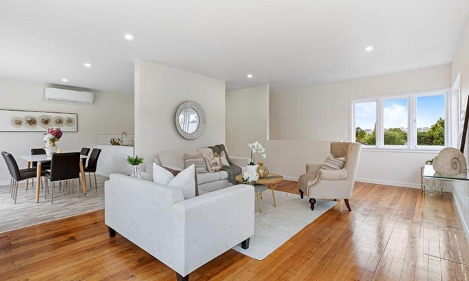 Torbay House | Sun-Soaked Holiday Home Close to Beach