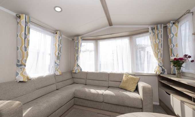 Looe House | Sunbeam Caravan by Belvilla