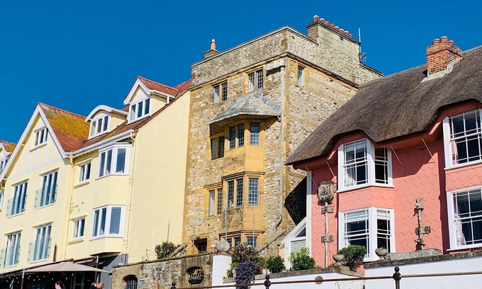 Lyme Regis Apartment | Sundial House Beachfront Arts & Crafts Period House